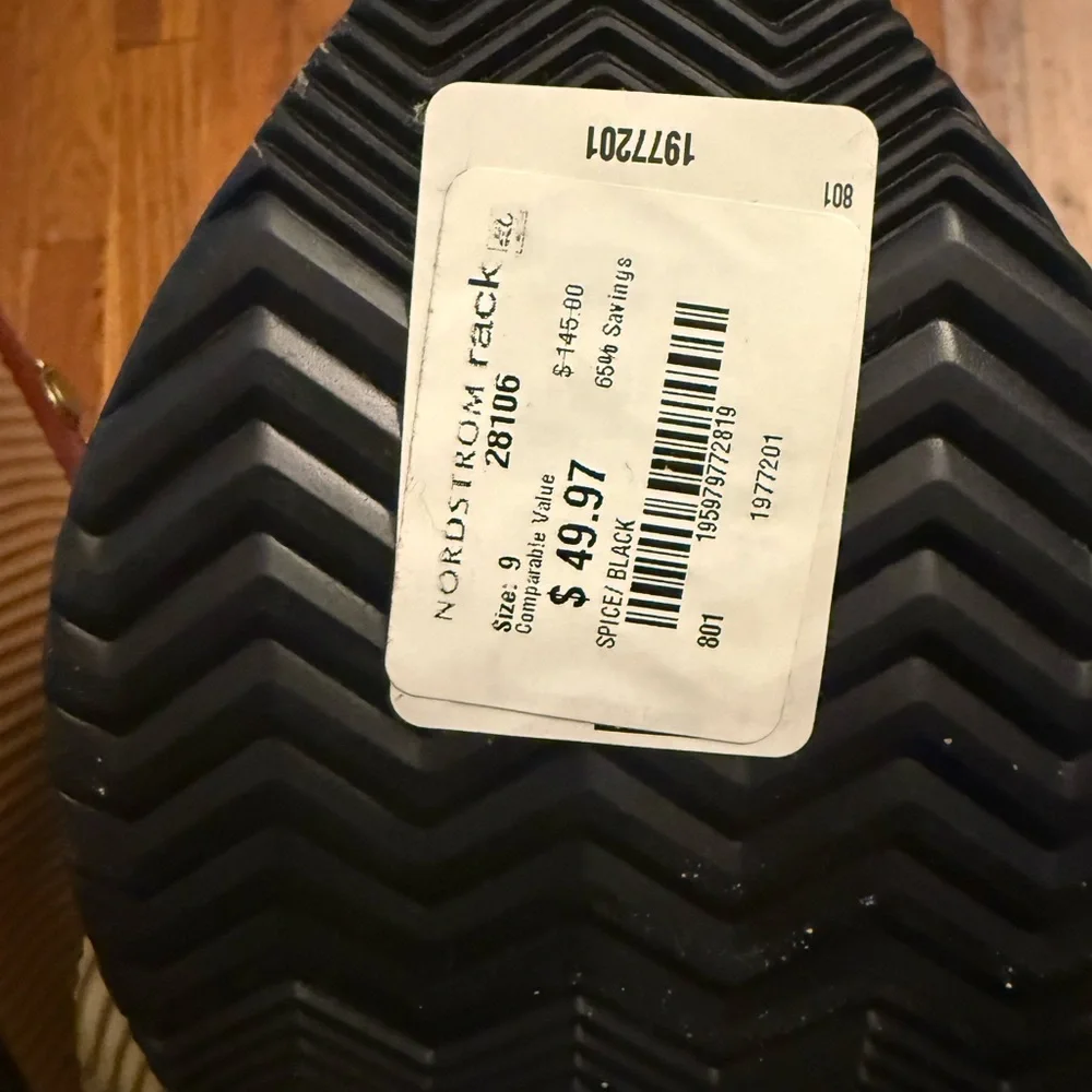 Sorel “In & Out” Waterproof Boots  Size 9 NWT